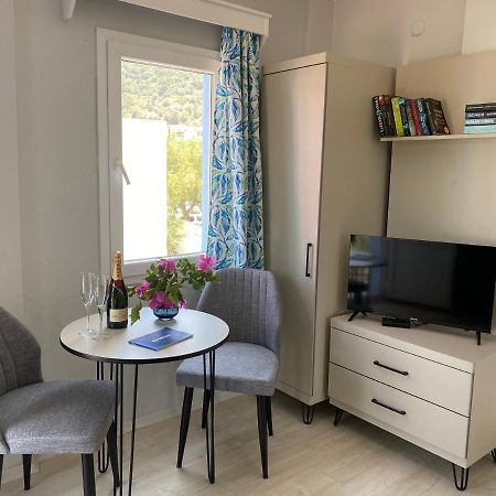 Merve Apartments, Your Home From Home In Central Bodrum, Street Cats Frequent The Property, Not All Apartments Have Balconies , Ground Floor Have Terrace With Table And Chairs Extérieur photo