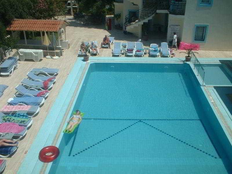 Merve Apartments, Your Home From Home In Central Bodrum, Street Cats Frequent The Property, Not All Apartments Have Balconies , Ground Floor Have Terrace With Table And Chairs Extérieur photo